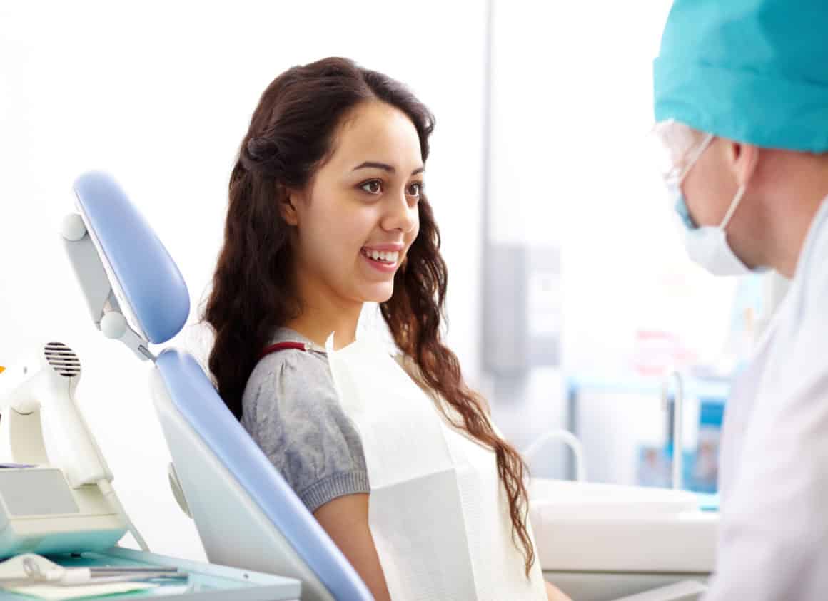 woman visiting the dentist